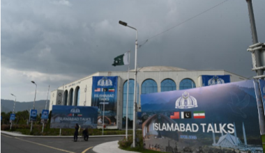 美伊谈判结束一天后，霍尔木兹海峡对峙升级