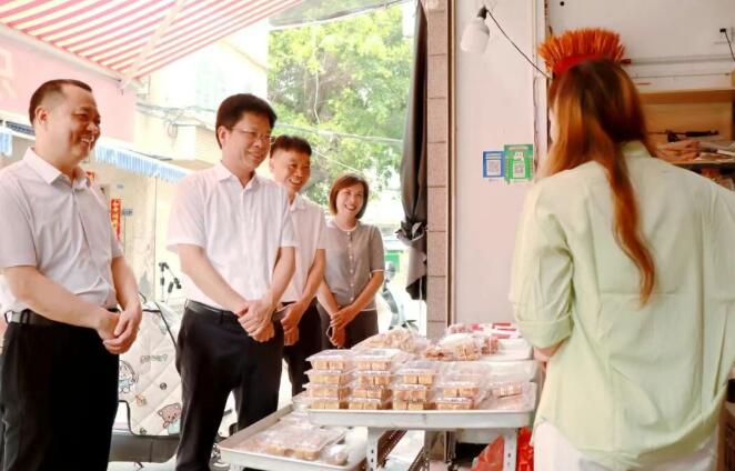 云霄县委书记调研城市文明建设工作