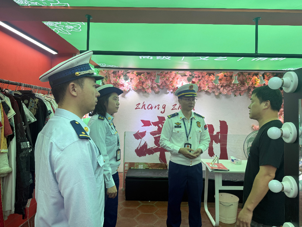 芗城消防救援夜查行动 护航省文旅大会消防安全