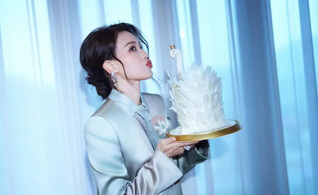 50岁舒淇深夜发文庆生 感恩一路走來收获满满