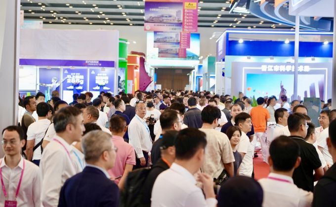 智造“晋”彩  链动全球 第二十七届晋江鞋体博会开幕