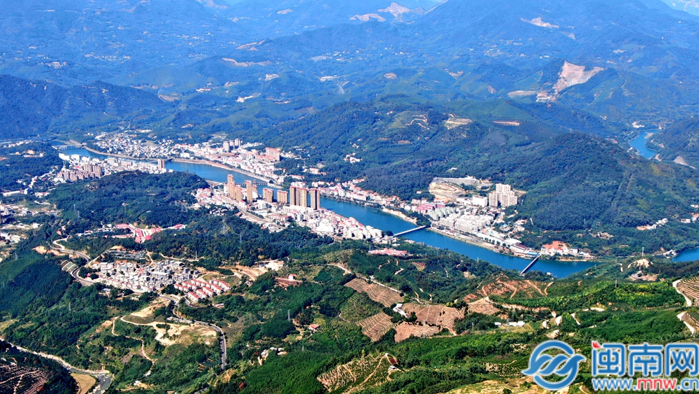 华安：奇石筑暖巢 生态显生机 麒麟山地质公园发现蜥蜴筑巢，见证闽南山地生态多样性