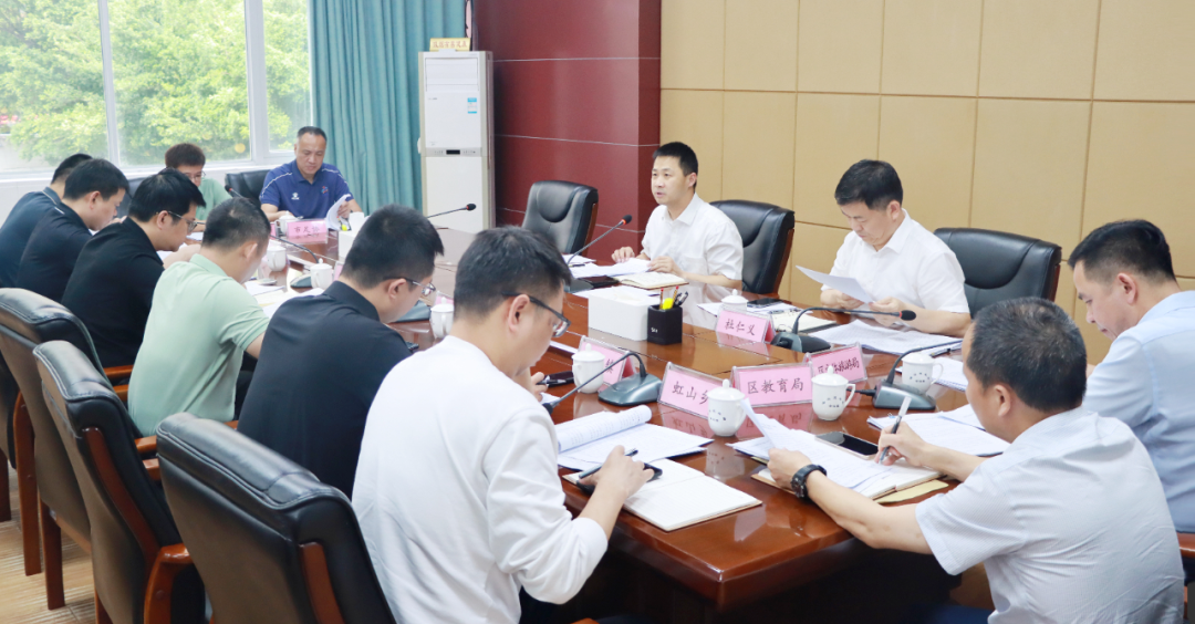 洛江区政府区长郭宁主持召开洛江区足球运动发展工作专题会议