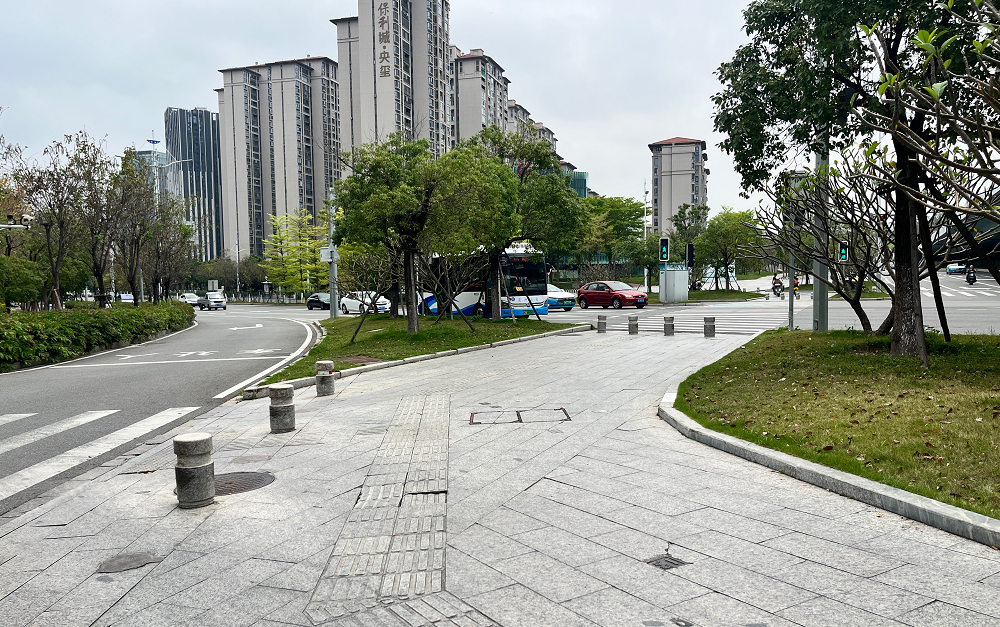 【民声直通车】泉州市区，止车石设置过于密集，遭市民吐槽！