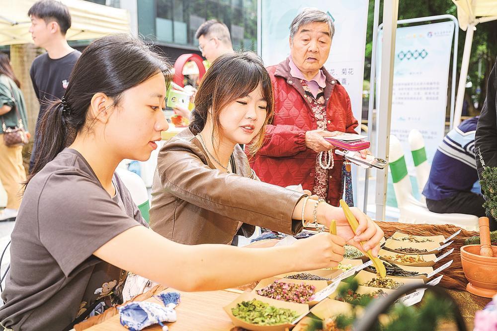 “八闽书房”飘出茶香