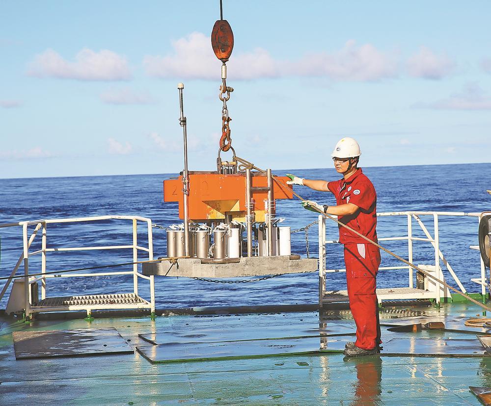 深读 | 破译万米深海的微观密码