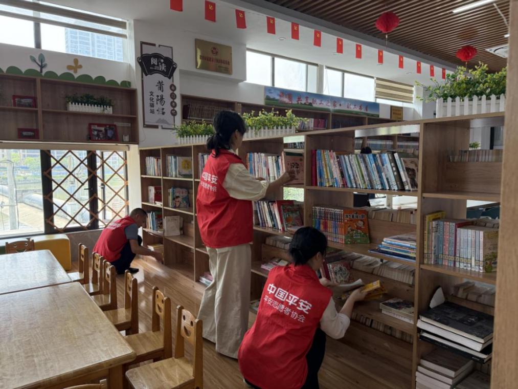 春风翻书处，皆是平安人