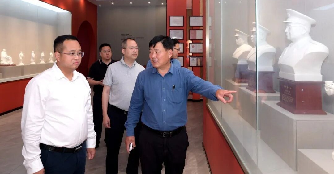 德化县委书记方俊钦调研打造陶瓷千亿产业集群指挥部运行情况、主题艺术馆工作