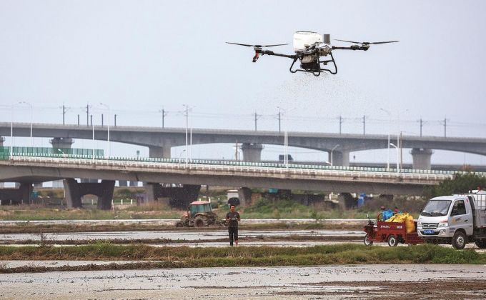 石狮：无人机飞播 半小时撒完60亩