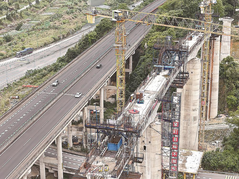 福州港口后方铁路全线首联连续梁边跨顺利合龙