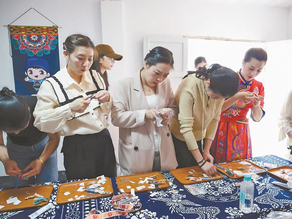 一枚胸针，找回断了近半世纪的畲族手艺