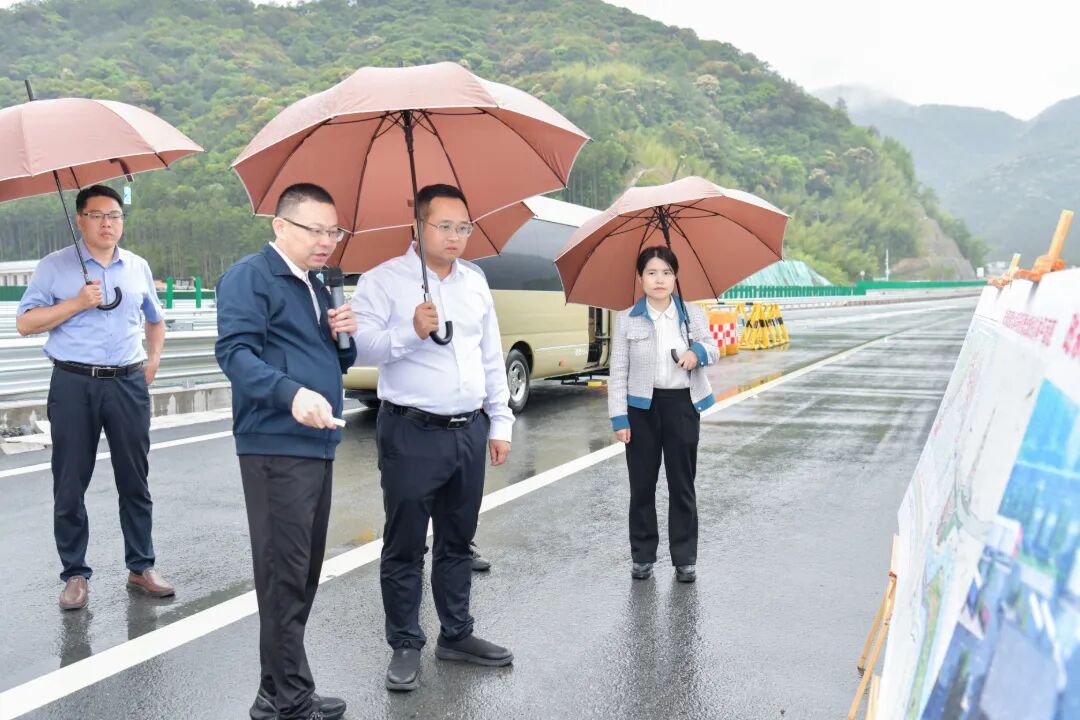 政永高速南埕服务区，调研温泉民宿项目建设情况 (2).JPG