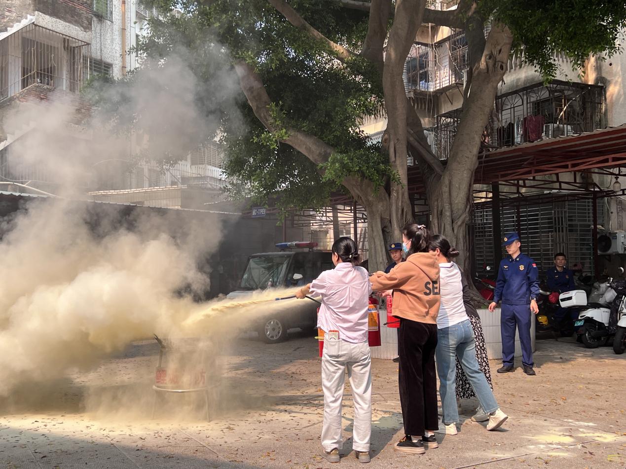 人保财险鲤城支公司：开展消防安全培训及模拟演练活动