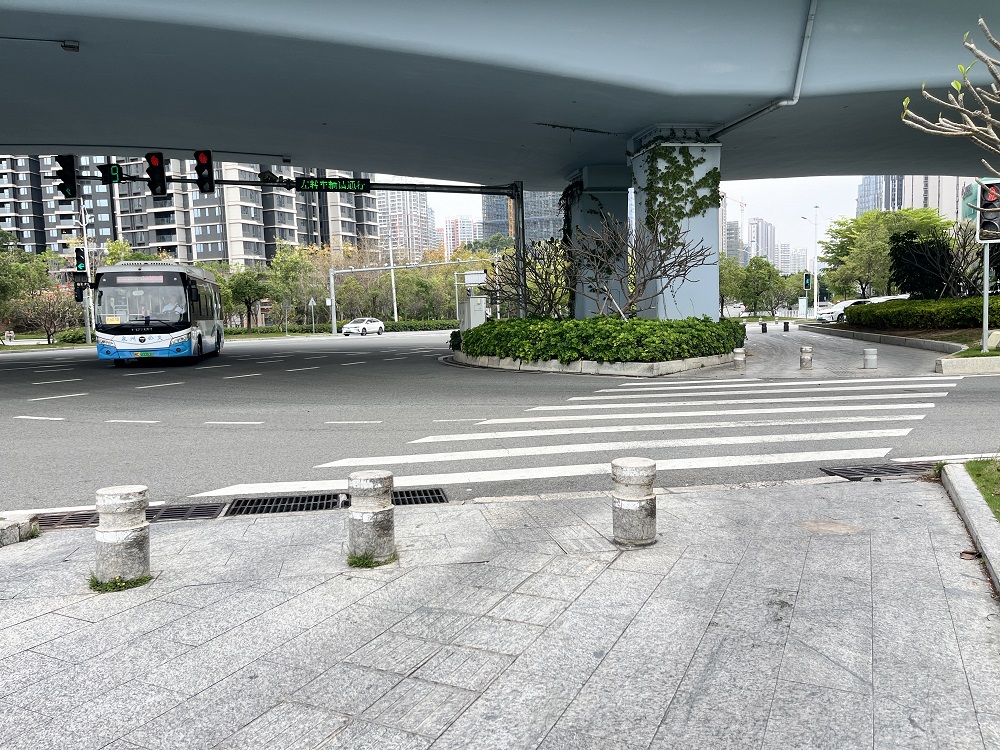 【民声直通车】追踪｜莫让止车石变“伤人石” ！泉州中心城区多处设施亟待规范！