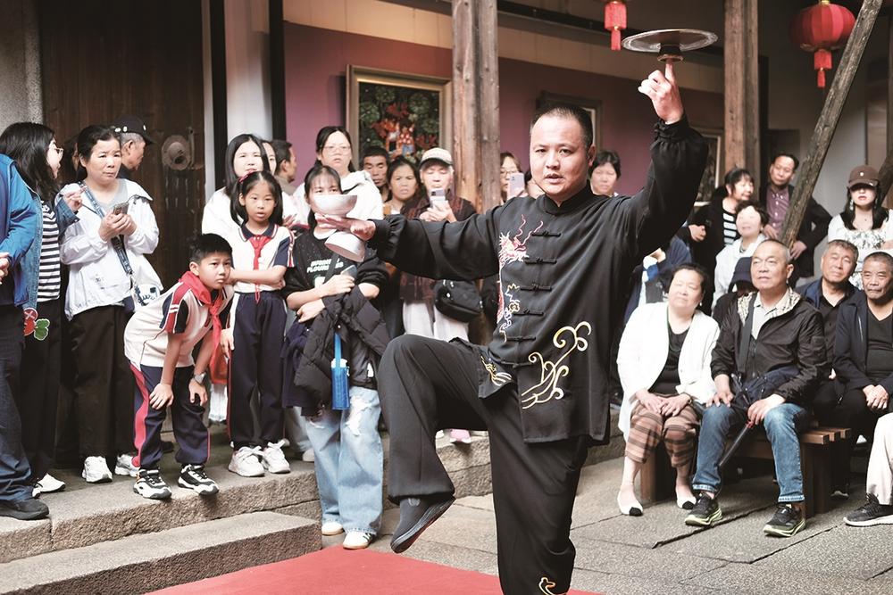 飞钹惊耀榕城 石狮非遗持续圈粉