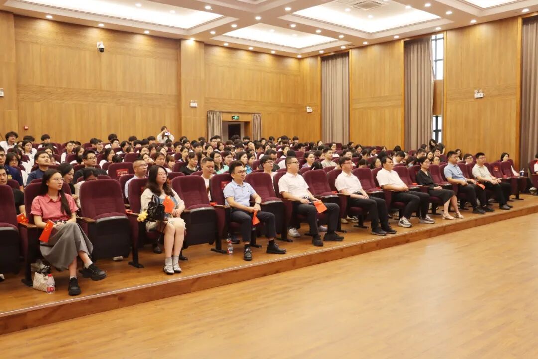 洛江区举办纪念五四运动107周年暨中国共青团成立104周年主题活动