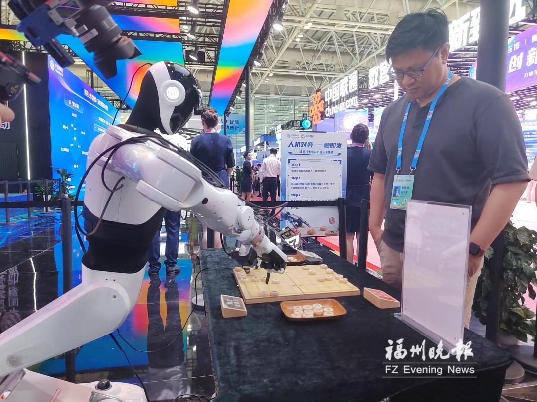 数字峰会今天开幕，现场体验区精彩纷呈