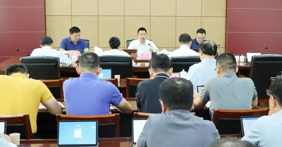 洛江區(qū)政府區(qū)長郭寧主持召開五一假期重點工作專題部署會