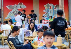 “茶桌仔”：感受八卦街最浓烟火气