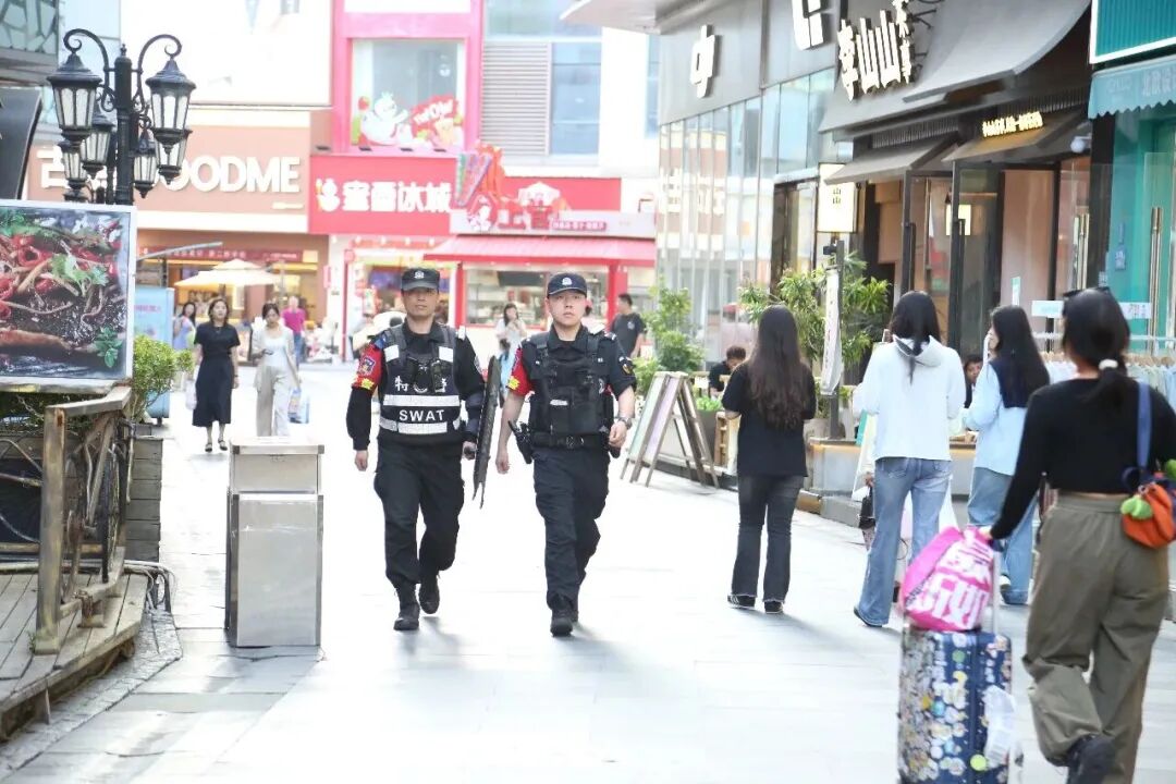 坚守一线护佳节 平安丰泽暖人心——多方力量筑牢丰泽“五一”安全防线