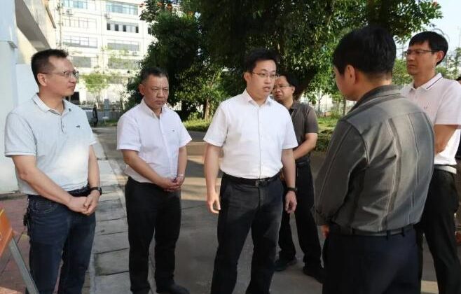 长泰区委书记调研群众身边不正之风和腐败问题集中整治工作