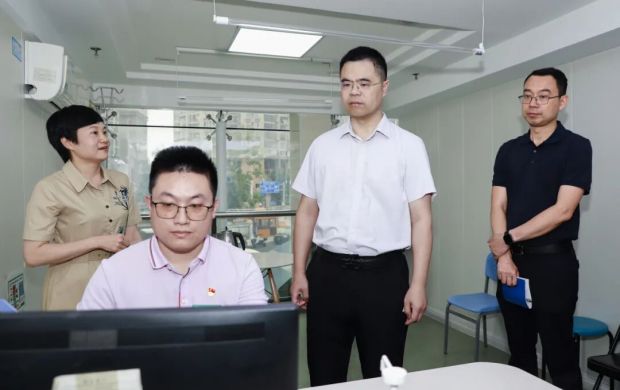豐澤區(qū)政府主要領(lǐng)導(dǎo)調(diào)研群眾身邊不正之風(fēng)和腐敗問題集中整治有關(guān)工作