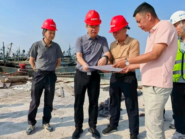 何霭调研大澳中心渔港建设