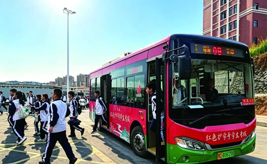 告别拥堵！德化“公交红”暖心护学