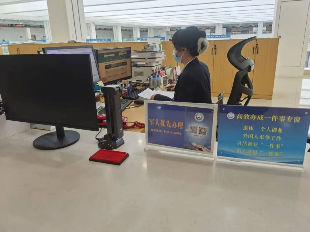 全市首个！龙文率先启用工资管理平台电子印章