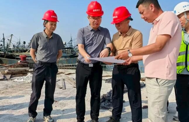 何霭调研大澳中心渔港建设