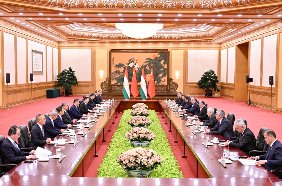 习近平同塔吉克斯坦总统拉赫蒙会谈