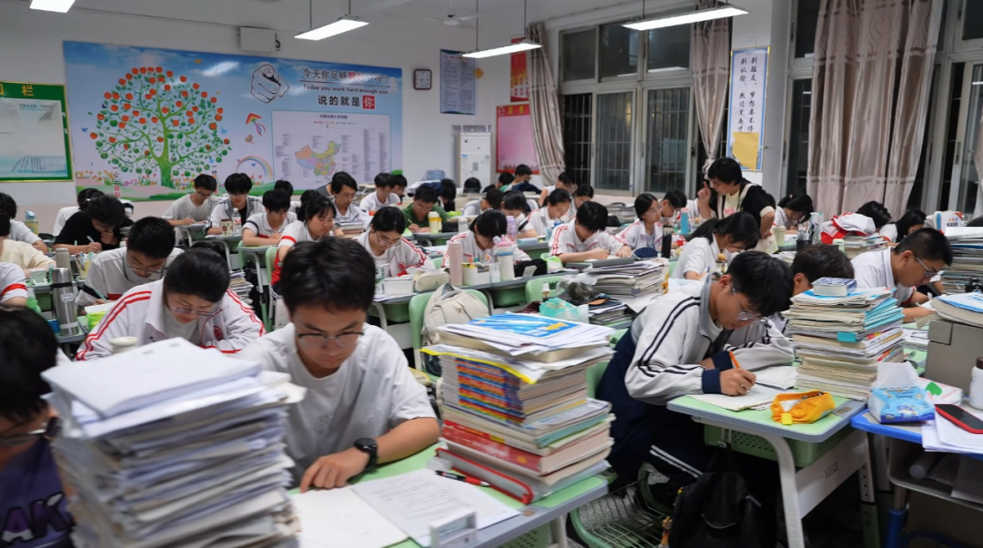 暖胃更暖心 泉港一中为初高三学子推出“爱心夜宵”