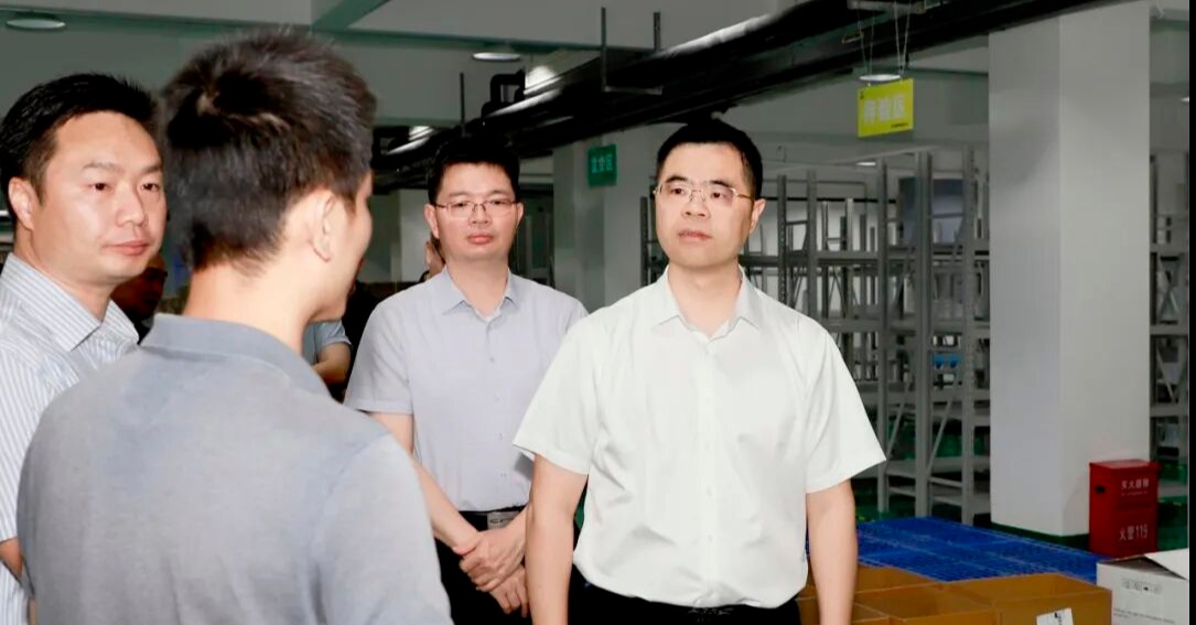 丰泽区政府主要领导带队走访重点企业，调研“533”现代化产业体系建设工作