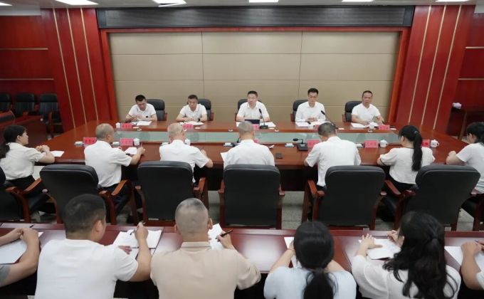 南靖县领导调研南靖一中高考备考情况并召开座谈会