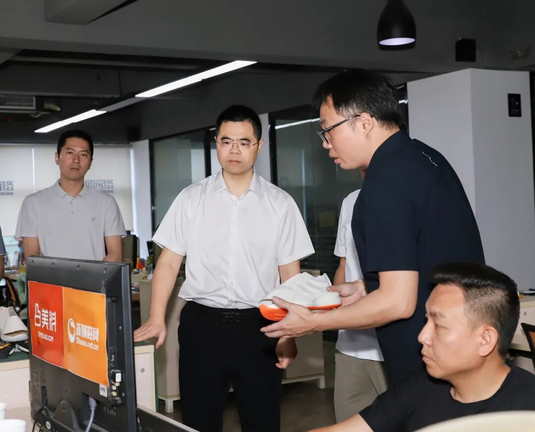 丰泽区政府主要领导调研“533”现代化产业体系建设工作，走访重点企业