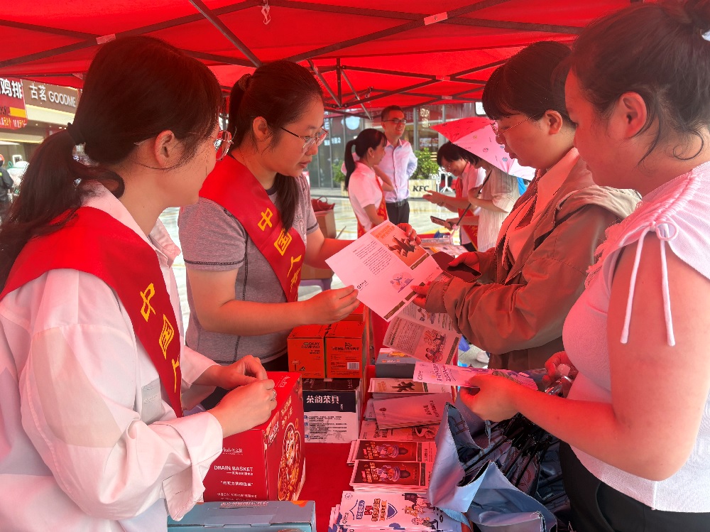 中国人寿漳州分公司参加2026年“5·15”打击和防范经济犯罪宣传日活动