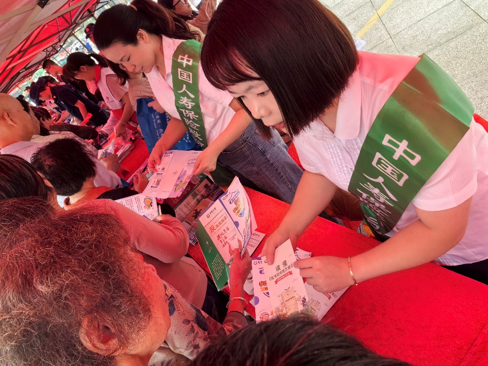 中国人寿漳州市龙海区支公司开展防灾减灾暨金融安全宣传活动