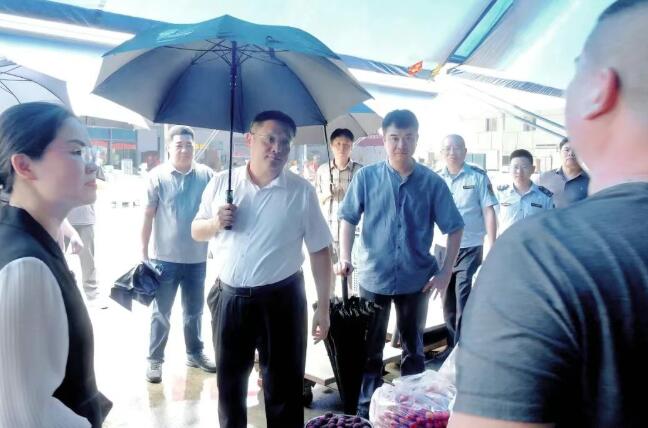 漳州台商区党工委书记带队调研食品安全工作