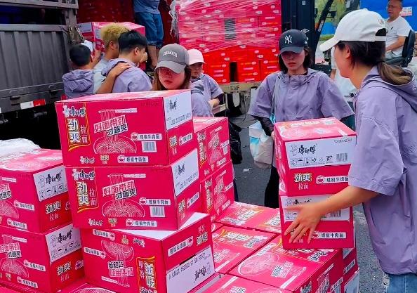 心系湖南石门县洪灾  石狮一爱心团队捐赠5.26万元物资