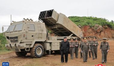 金正恩观摩朝鲜国防科研机关重要武器试验