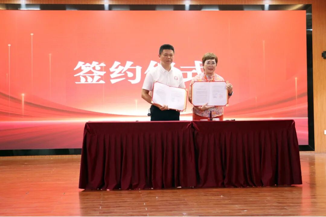 13簽約.jpg