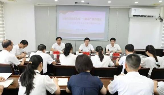 长泰区委书记参加区委办党支部党员大会暨主题党日活动