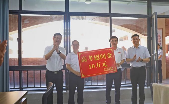 何霭刘兆民调研高考备考工作