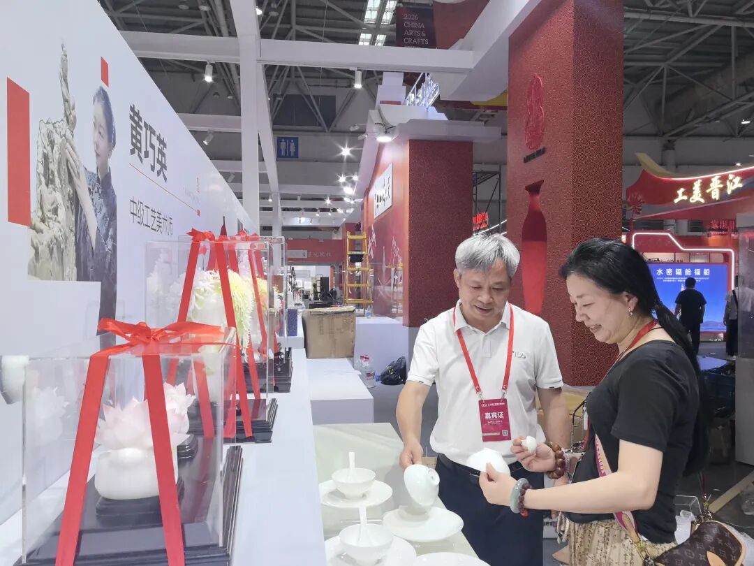 精益求精 擦亮世界瓷都名片——德化县领导检查第六届中国工艺美术博览会德化展厅布展工作