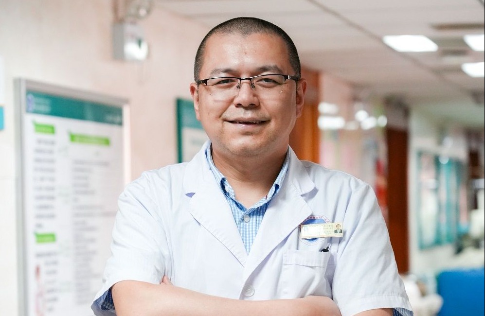泉一好医生郑毓嵩：奋战手术室的护脊高手 不舍分毫生机治病救人