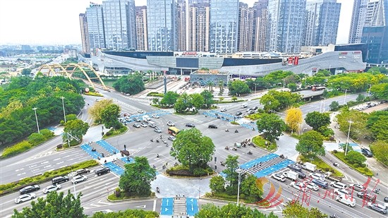 莆田市在省内率先推行“蓝道过街” 引导二轮车“绕岛式过街”
