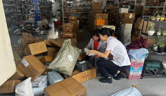 中国人寿长泰区支公司：炎炎夏日送清凉 金融宣传进驿站