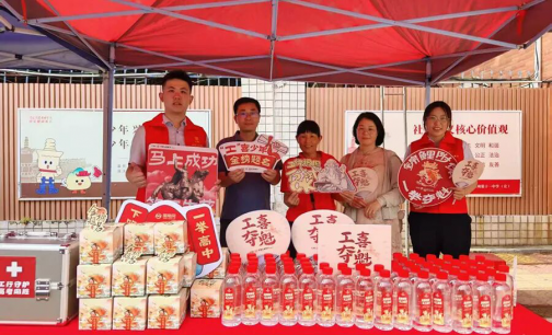直击高考首日 “工行红”贴心守护考生追梦之路