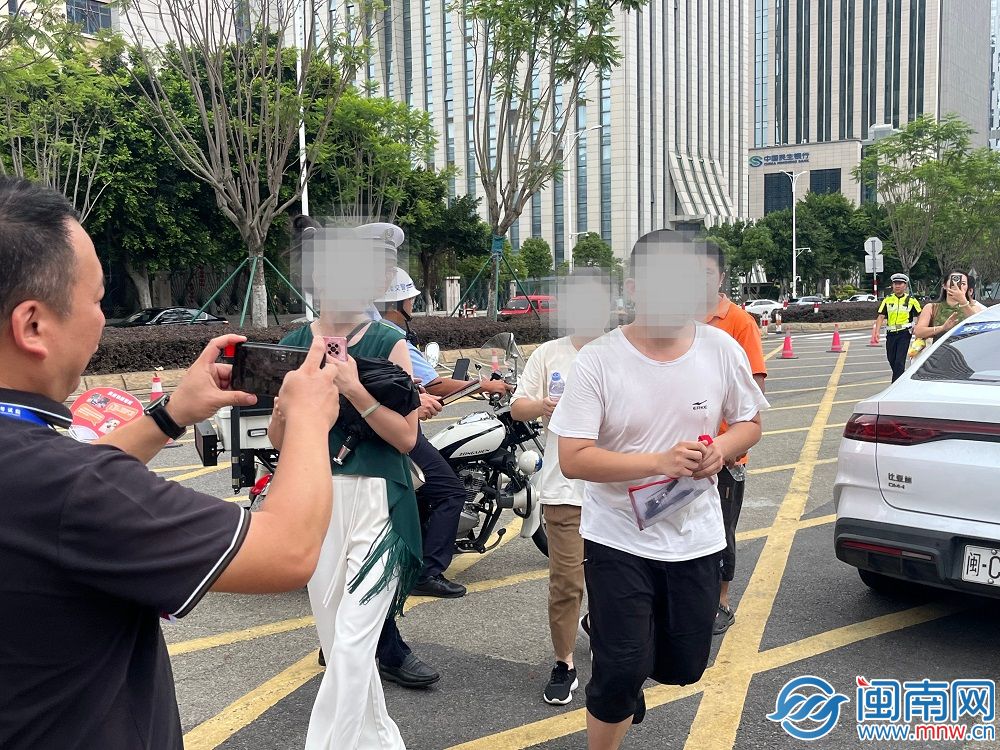 泉州一高考生忘带准考证  丰泽交警紧急帮送证