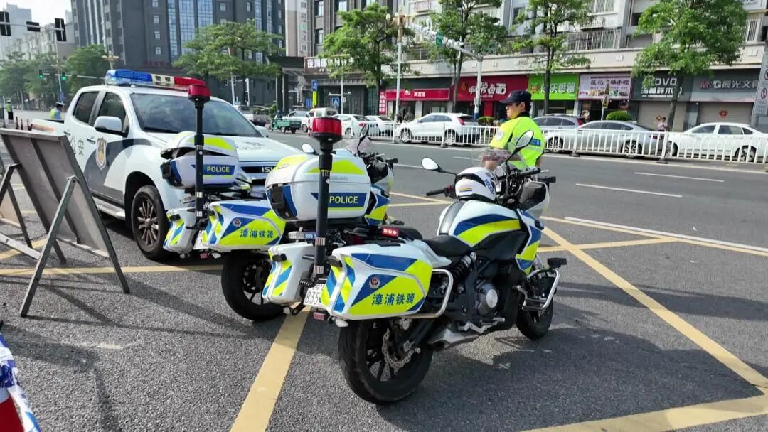道周中学:考生从容应考 亲友暖心护航.mpg_20260607_124857186.jpg